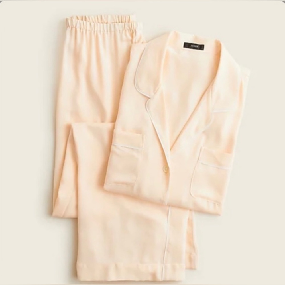 New, J. Crew Easy-luxe Eco Fabric Pajama Set in Pale Peach.☀️
.